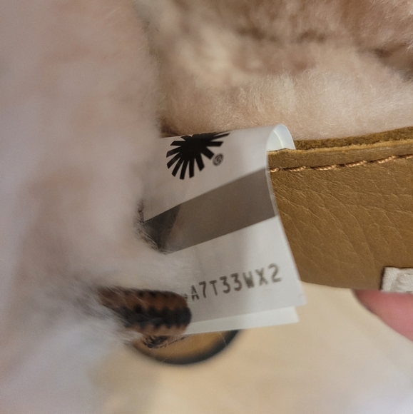 UGG Adirondack Boots - Picture 4 of 10